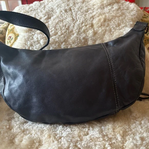 Black Leather Sling/Crossbody Bag - Great Condition - Picture 3 of 7